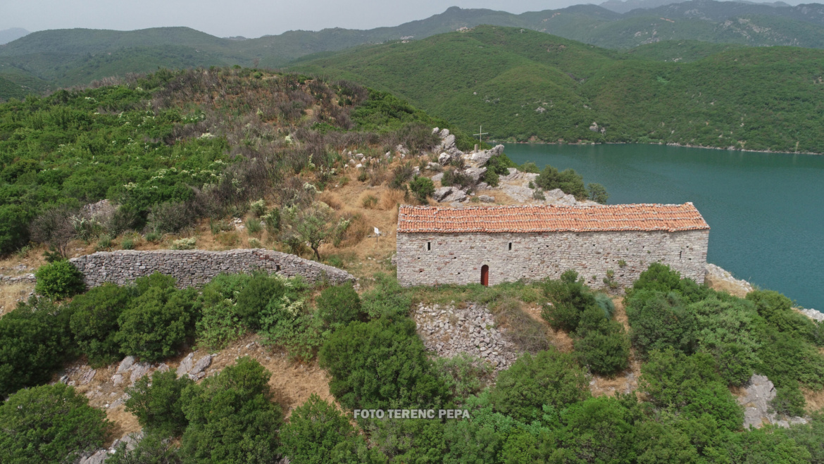 Ishulli i Sardës, qyteti mesjetar që u kthye në ishull dhe ku familja e Lekë Dukagjinit kishte rezidencën